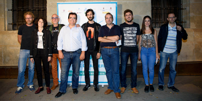 Cerca de medio millar de almerienses se han dado cita en el Teatro Cervantes para arropar a los equipos de las 17 películas que han participado en esta iniciativa previa a las proyecciones de la XVI edición del Festival