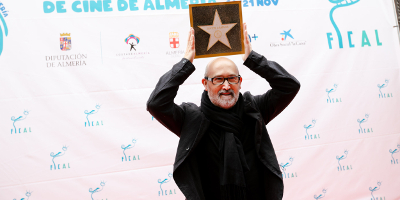 El actor ganador de dos Goyas, que protagonizó en Almería ‘Vivir es fácil con los ojos cerrados’, recibió un cálido homenaje en la última jornada del Festival Internacional de Cine de Almería