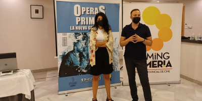 La directora y productora de ‘Destello Bravío’ comparte su experiencia con alumnos que participaron en esta acción formativa impulsada por la Diputación en colaboración con ‘32 Historias Producciones’.