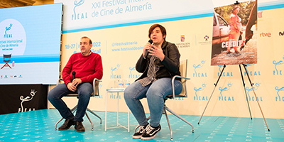 Aclamada en los festivales de San Sebastián y Sundance, y premiada en Sitges y en el Festival Internacional de Cine Fantástico de Bruselas, hoy ha llegado a la pantalla de FICAL la película ‘Gordita’. “Es la película sorpresa de la temporada”, asegura el director del XXI Festival Internacional de Cine de Almería, Enrique Iznaola. A concurso en ‘Ópera Prima’, el debut en un largometraje de Carlota Pereda es un thriller psicológico de esos que te mantiene en vilo en la butaca los 90 minutos. Ambientada en un pueblo de Extremadura, con reminiscencias de la ‘Matanza de Texas’, no hay sangre gratuita, sino que el cine de género es la escenografía para ahondar en el bullying y ese es a su vez un planteamiento muy original.