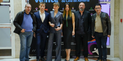 El glamour de las estrellas del audiovisual español ha estado presente con las actrices Eva Santolaria e Irene Arcos, el actor Lucas Nabor y el director Pau Freixas